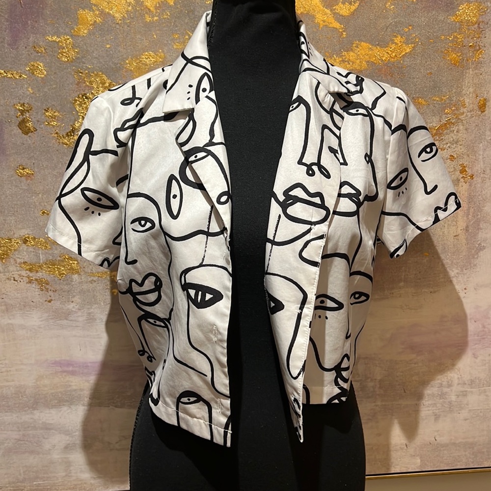 Face Short‎ Sleeve Blouse